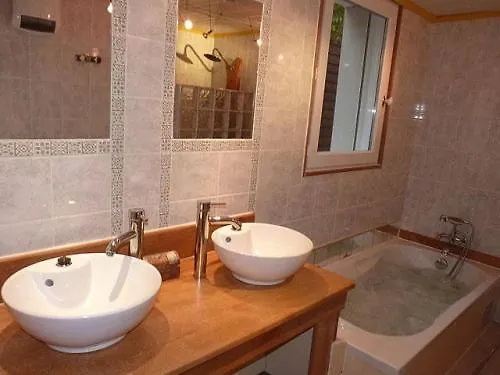Pensionat La Suite Du Paysan Terrasse Privative Avec Salon De Jardin Et Bain De Soleil Cuisine Prive Bain A Remous Privatif Plage De Sable Fin A 7 Mn Tréméoc