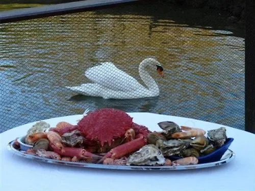 La Suite Du Paysan Terrasse Privative Avec Salon De Jardin Et Bain De Soleil Cuisine Prive Bain A Remous Privatif Plage De Sable Fin A 7 Mn Tréméoc 0*,  Frankrike